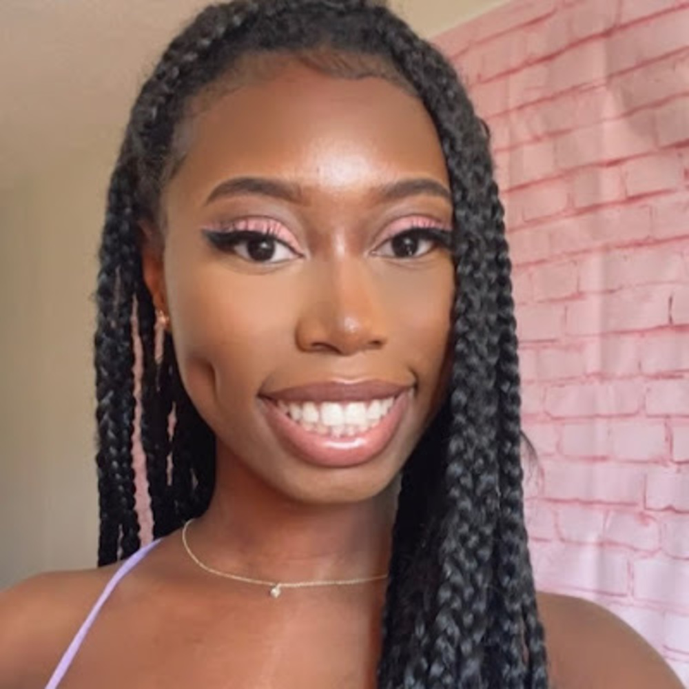 Meet your Posher, Monique